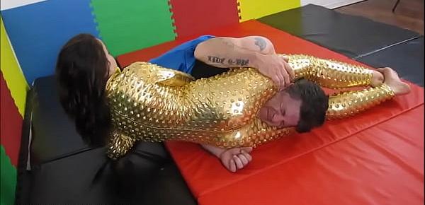  Bella s Golden Squeeze - Headscissor Mixed Wrestling